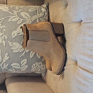 Sonoma Booties Size 6 NWOT